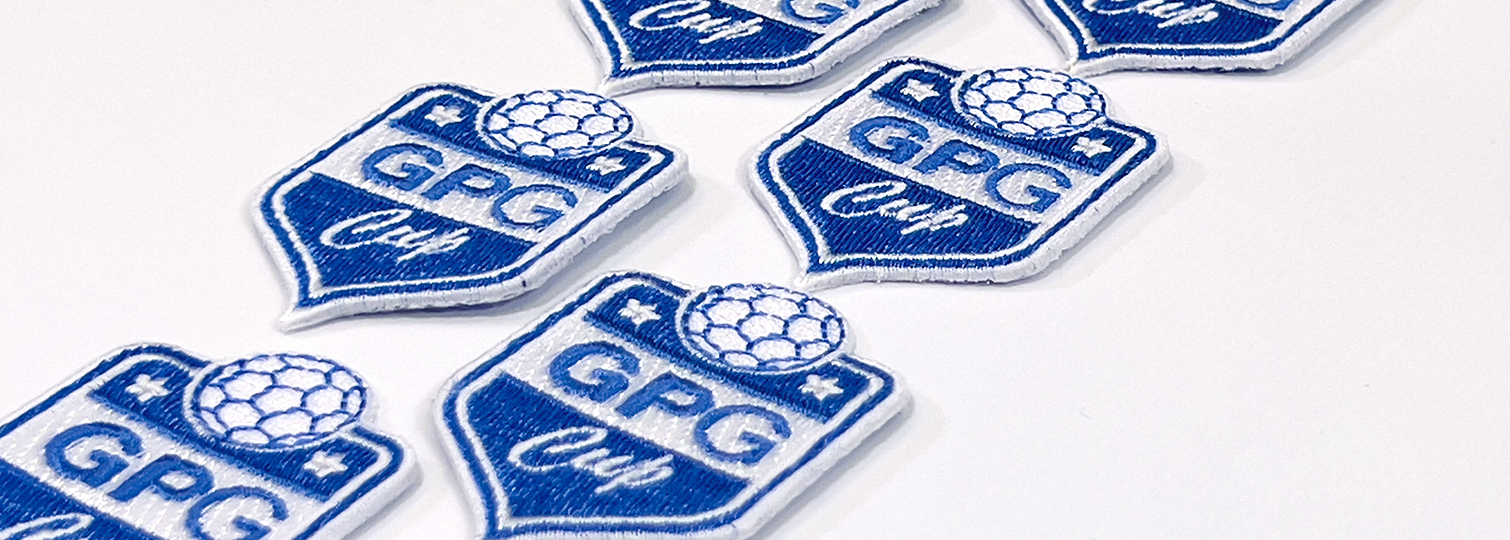 Combinatie van geborduurde badges voor de 2e editie van de GPG Cup