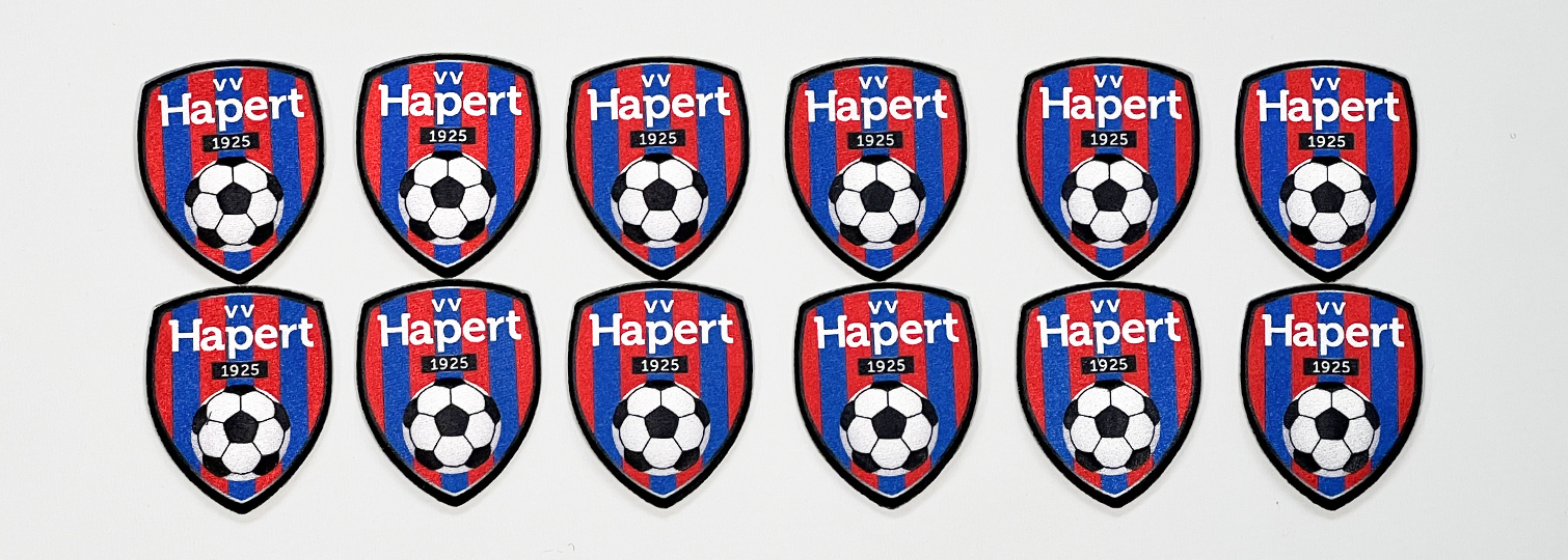 Combinatie van badges met het VV Hapert embleem