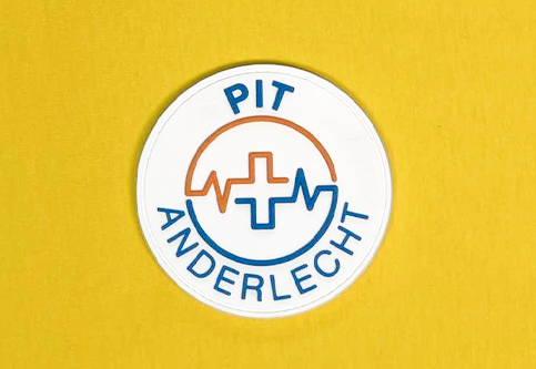 3D PVC-insignes voor het PIT-team van het CHIREC Brussel.