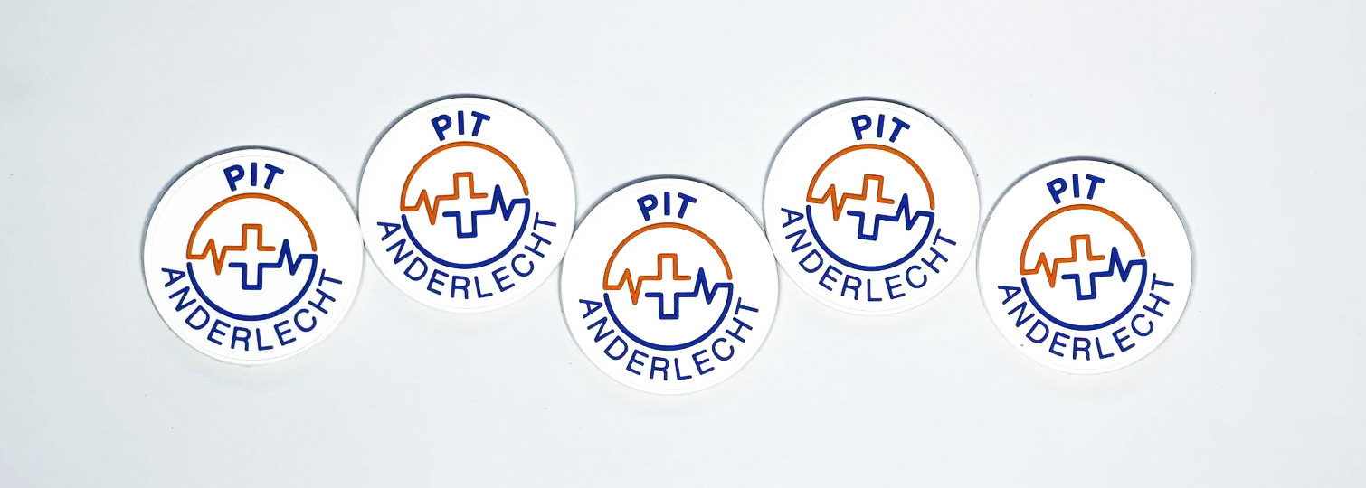 Combinatie van 3D PVC-insignes voor het PIT-team van het CHIREC Brussel