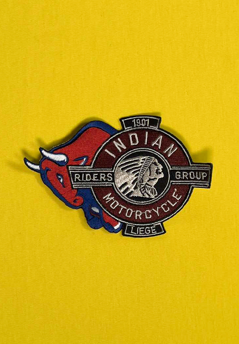 Geborduurde patches voor de motorrijders van de Indian Motorcycle groep in Luik