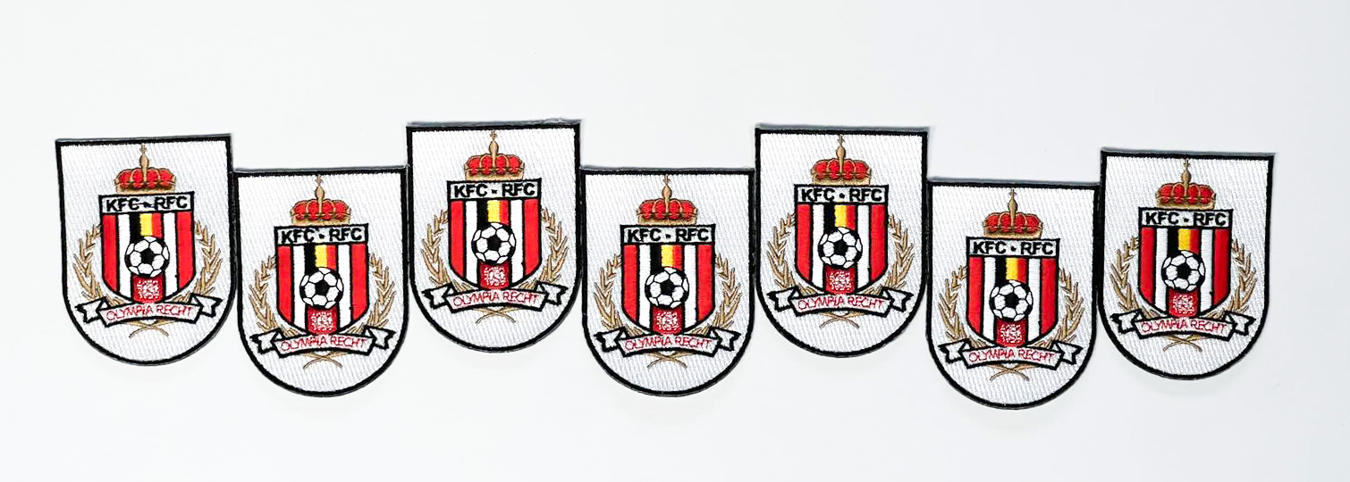 Combinatie van 100% geborduurde blazoen-emblemen voor de voetbalclub K.F.C. Olympia Recht