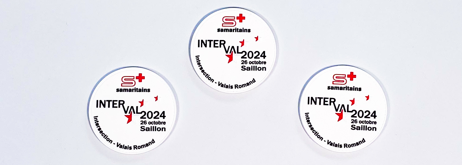 Combinatie van ronde 3D PVC-emblemen voor de Samaritains Interval 2024.