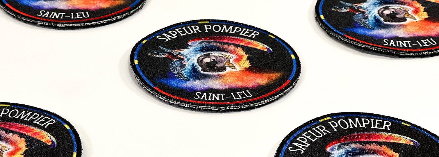 Combinatie van geborduurde en gesublimeerde badges voor de Brandweermannen van Saint-Leu